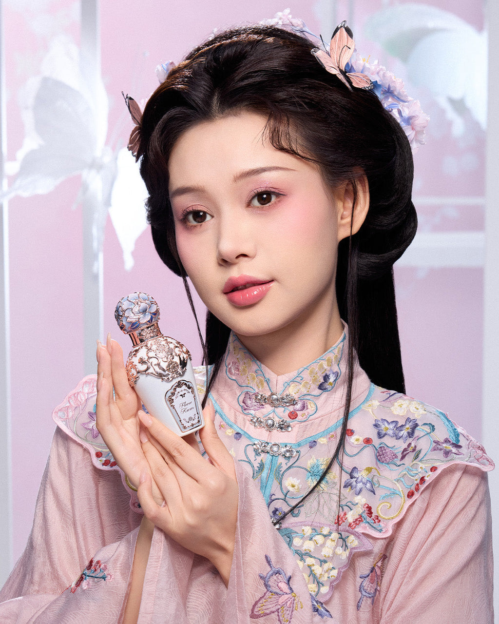 Butterfly Cloud Collar Perfume