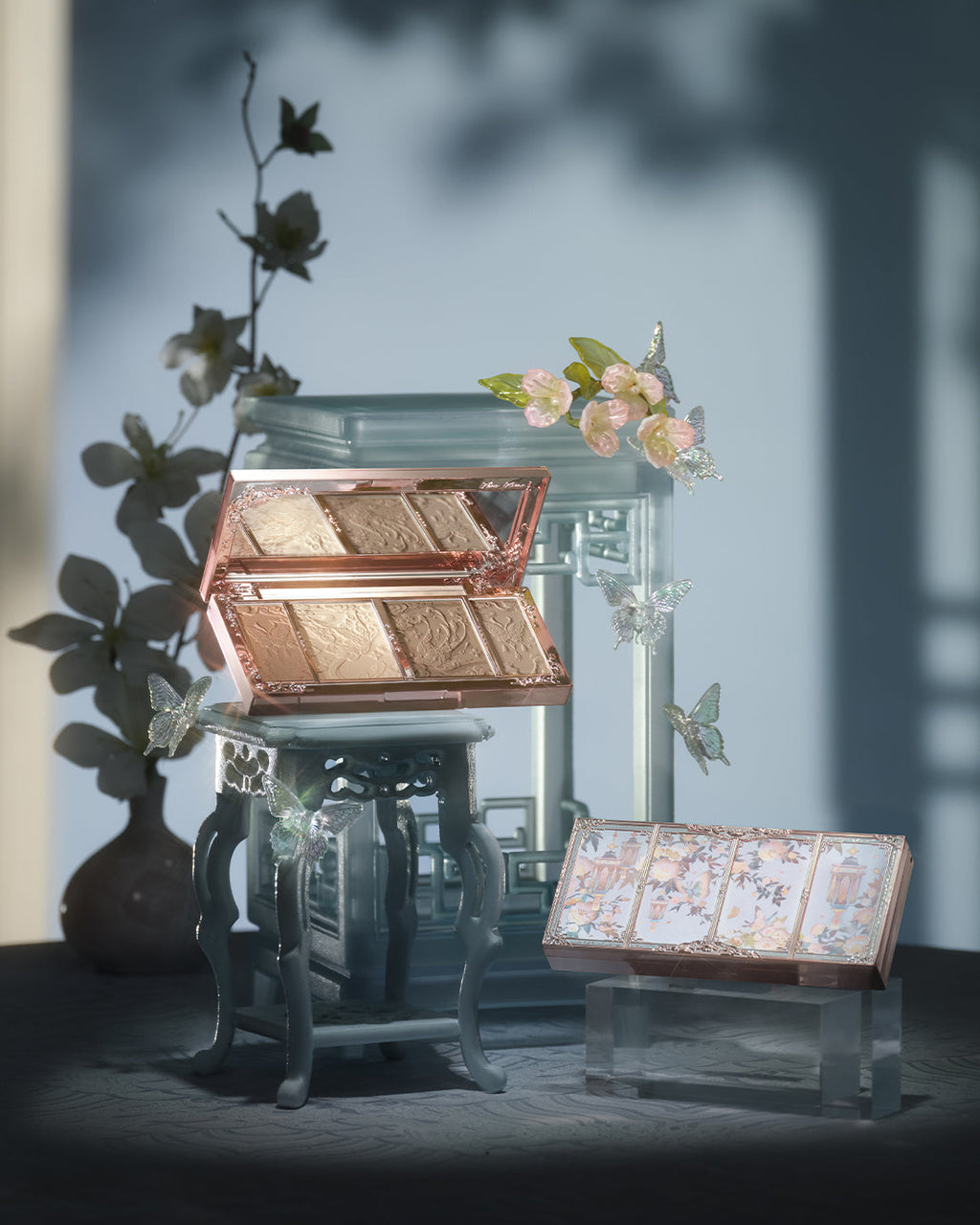 Butterfly Cloud Collar Embossed Highlight & Contour Palette
